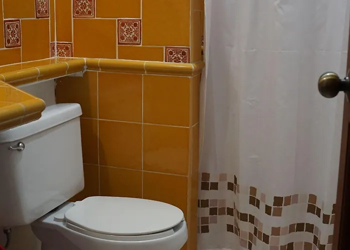 Alux Hotel 2*
