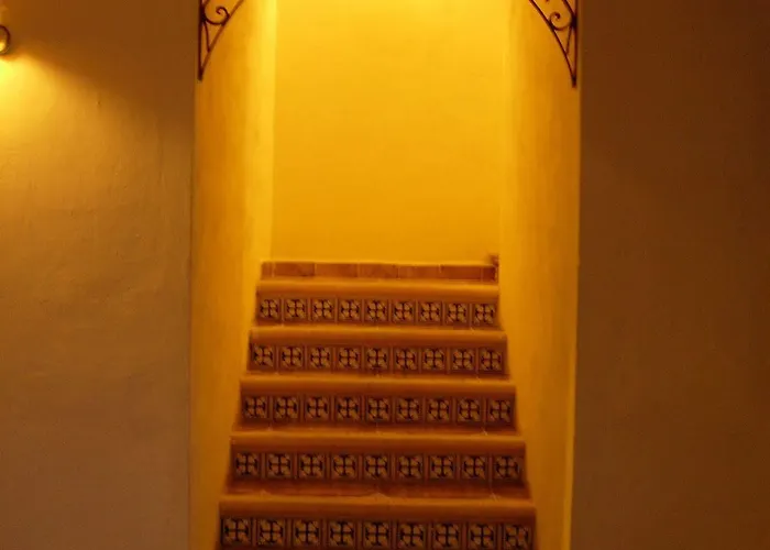 Alux Hotel 2*