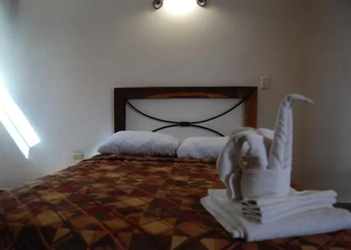 Alux Hotel 2*