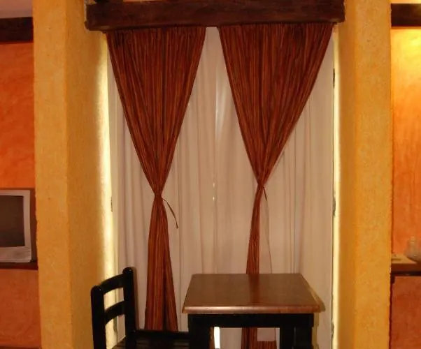 Alux Hotel 2*